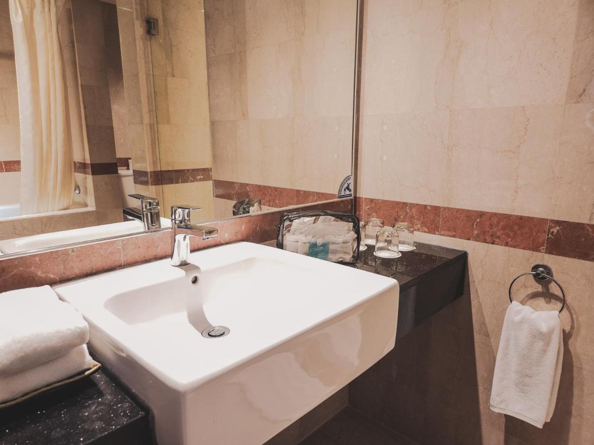 Ap Premier Batam Hotel Nagoya Luaran gambar